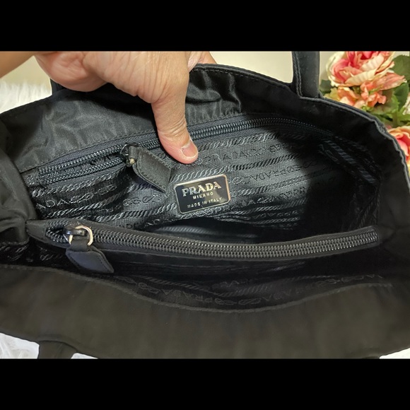 “SOLD”100% Authentic PRADA tote bag🖤🖤🖤 - Picture 7 of 15